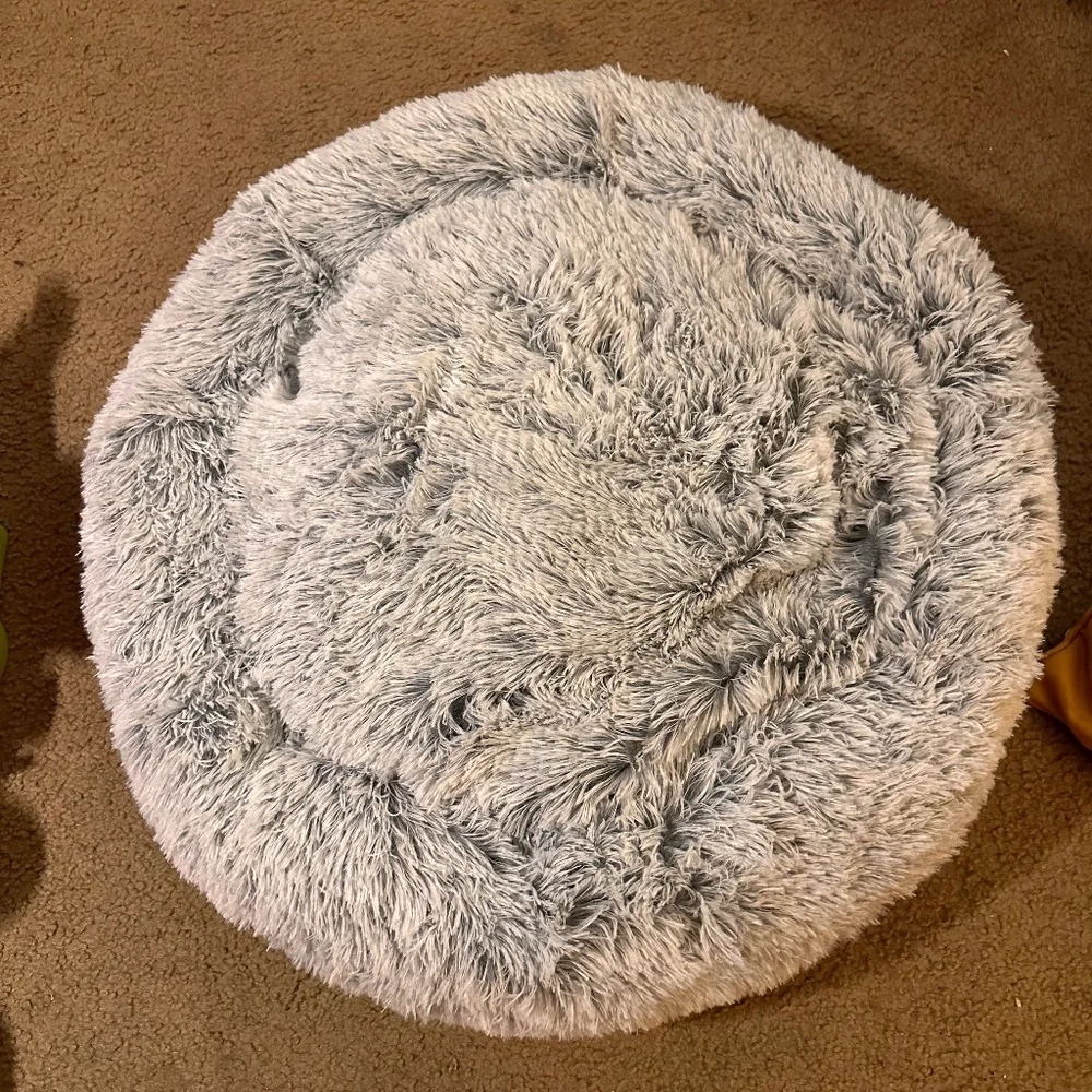 Round luxury dog bed